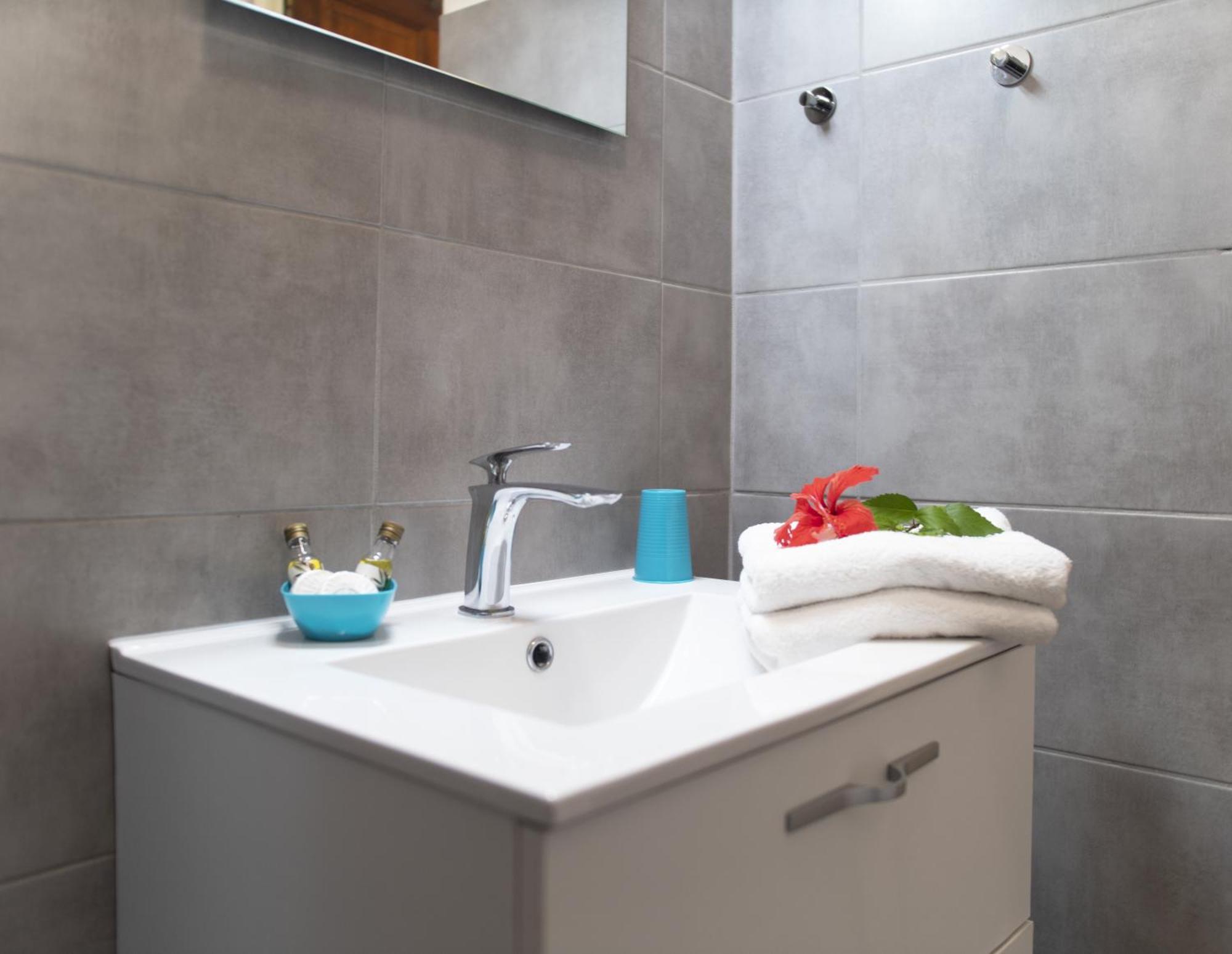 Résidence Ti'Kéol - Appartements avec terrasse 2 à 4 personnes, piscine Sainte-Anne Esterno foto